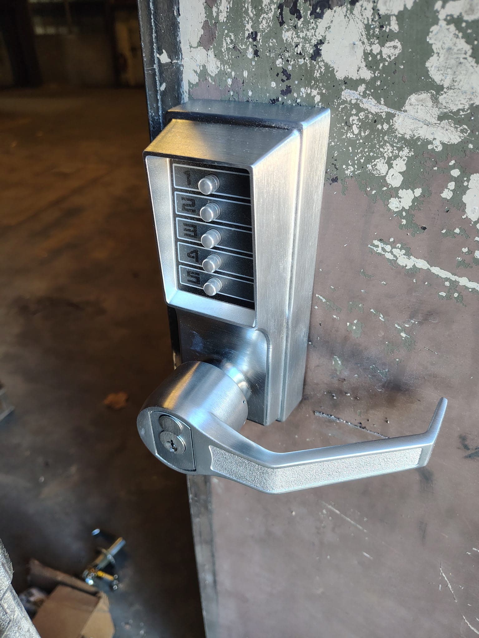 Simplex mechanical push-button lock for warehouse security